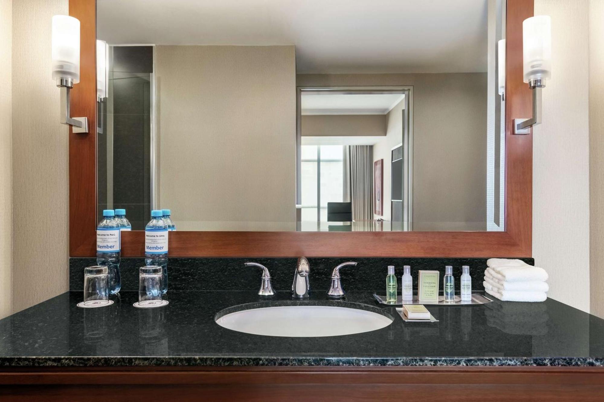Doubletree By Hilton Lima Miraflores El Pardo Екстер'єр фото